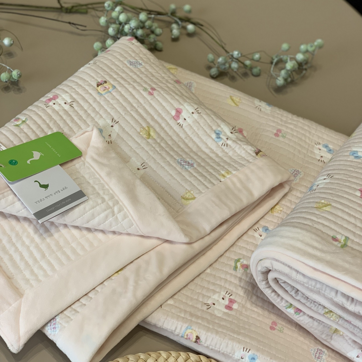 91家纺网 家纺一手货源 找家纺 汇庭 2025秋冬新款纱布绒单品床盖系列 猫猫成员