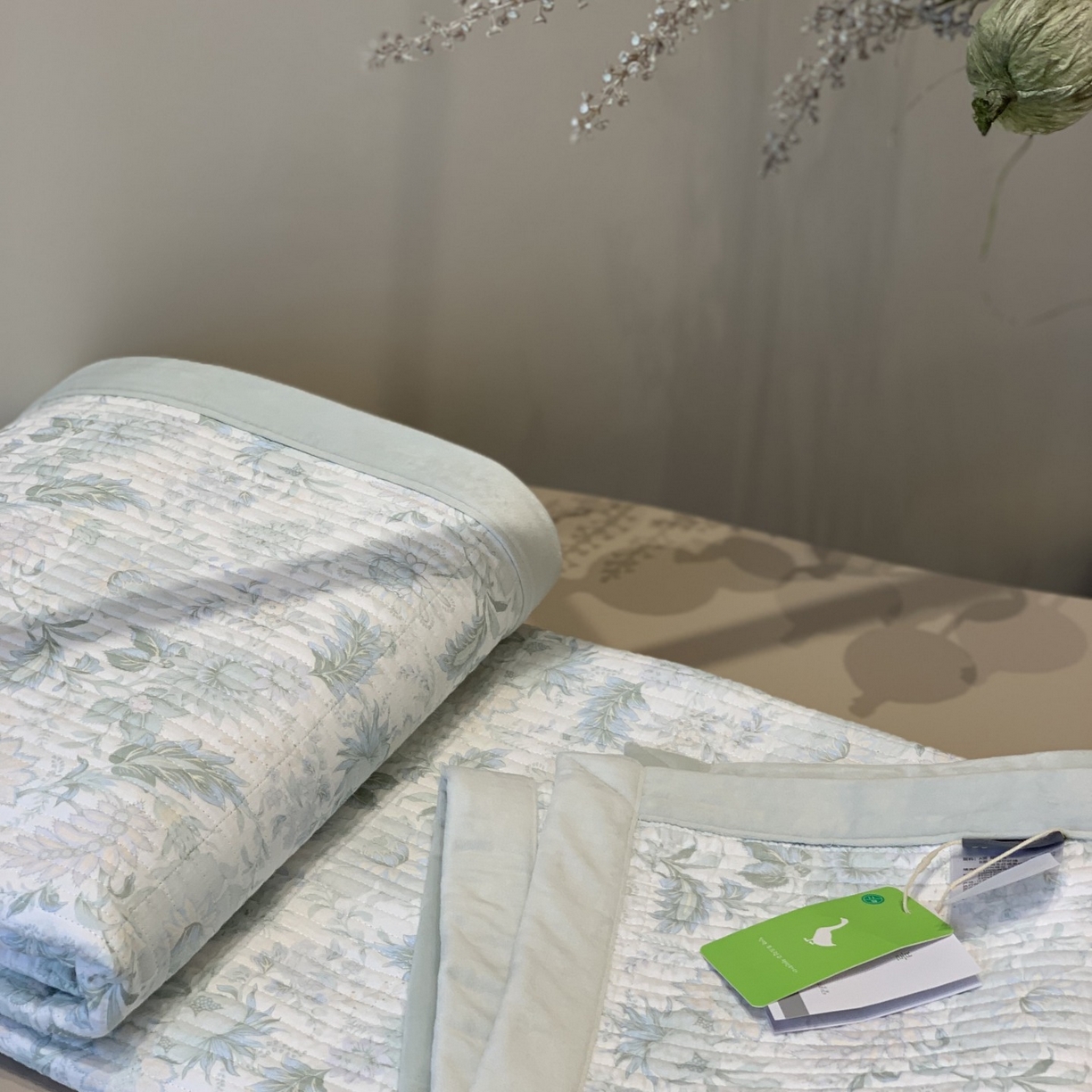 91家纺网 家纺一手货源 找家纺 汇庭 2025秋冬新款纱布绒单品床盖系列 富华绿