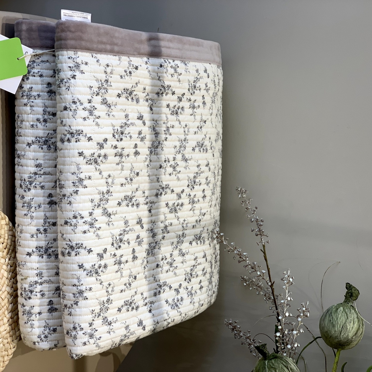 91家纺网 家纺一手货源 找家纺 汇庭 2025秋冬新款纱布绒单品床盖系列 蔓秋紫