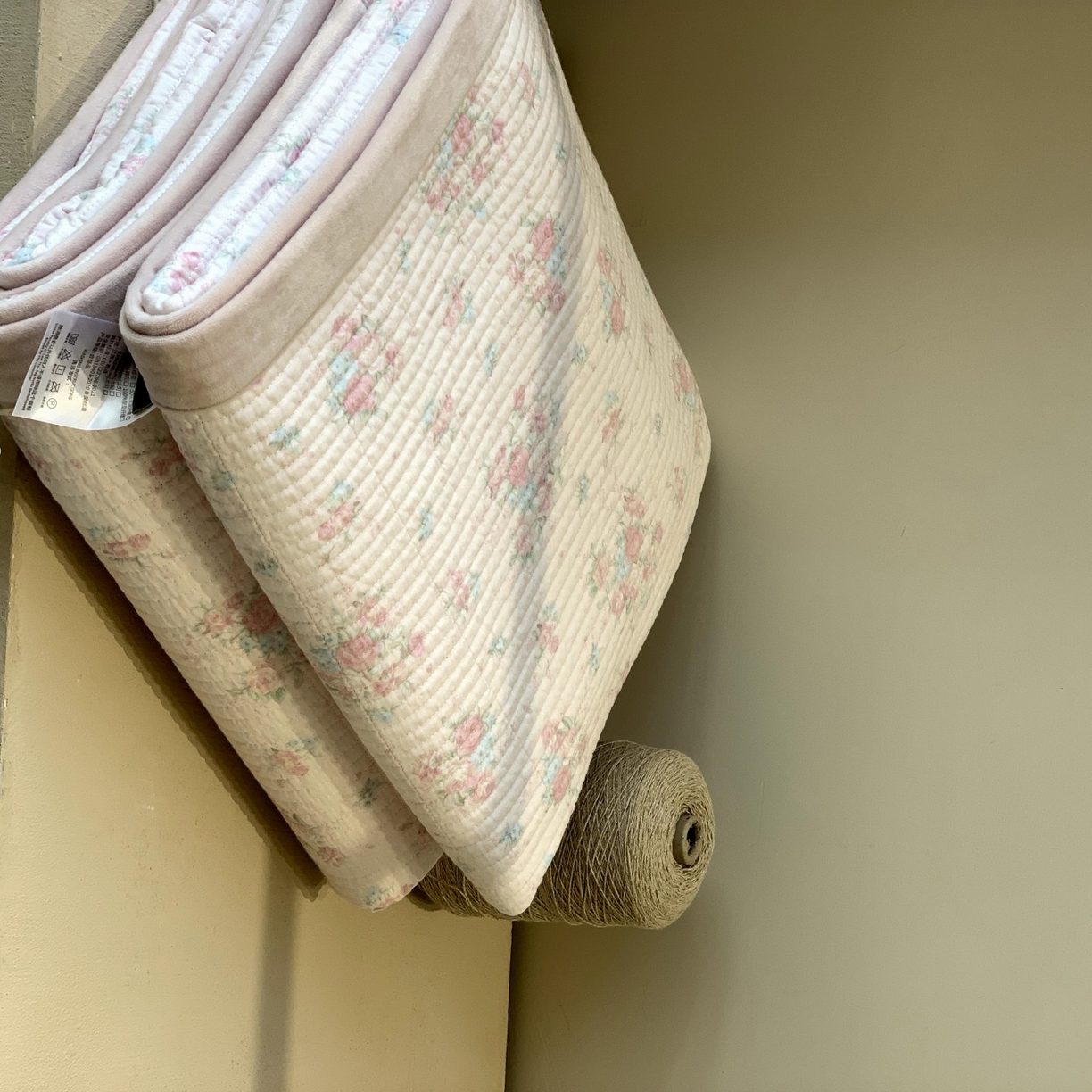 91家纺网 家纺一手货源 找家纺 汇庭 2025秋冬新款纱布绒单品床盖系列 薇薇粉