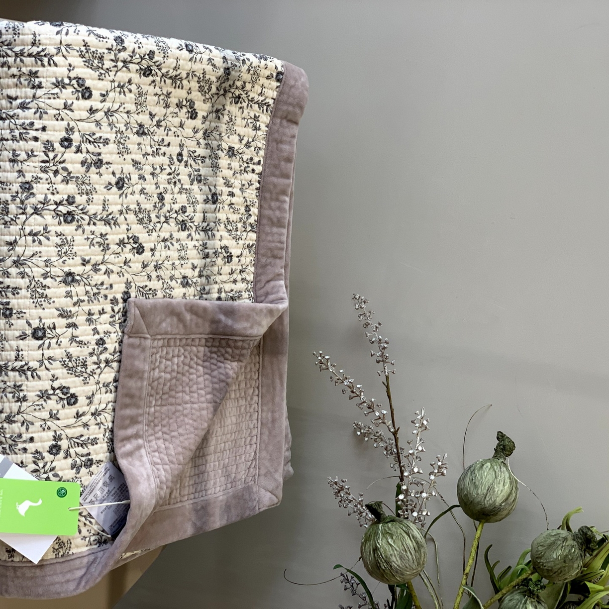 91家纺网 家纺一手货源 找家纺 汇庭 2025秋冬新款纱布绒单品床盖系列 紫珍妮