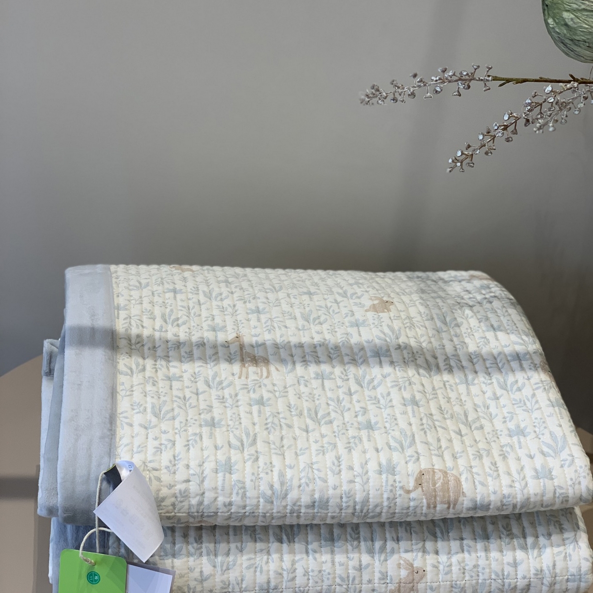 91家纺网 家纺一手货源 找家纺 汇庭 2025秋冬新款纱布绒单品床盖系列 鹿伙伴