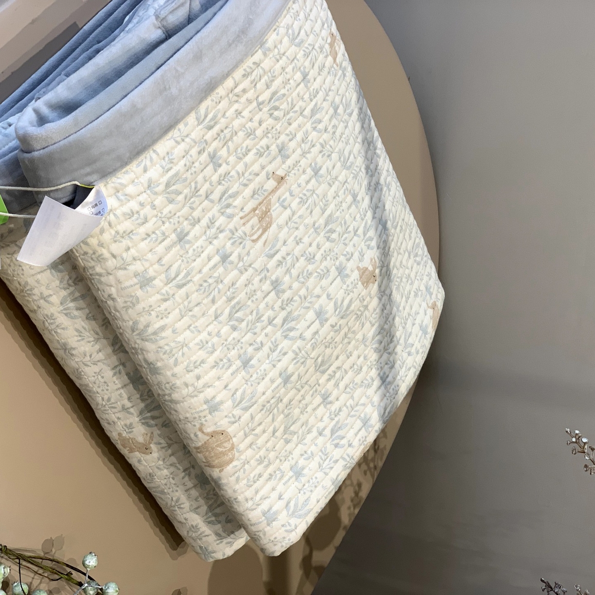 91家纺网 家纺一手货源 找家纺 汇庭 2025秋冬新款纱布绒单品床盖系列 鹿伙伴