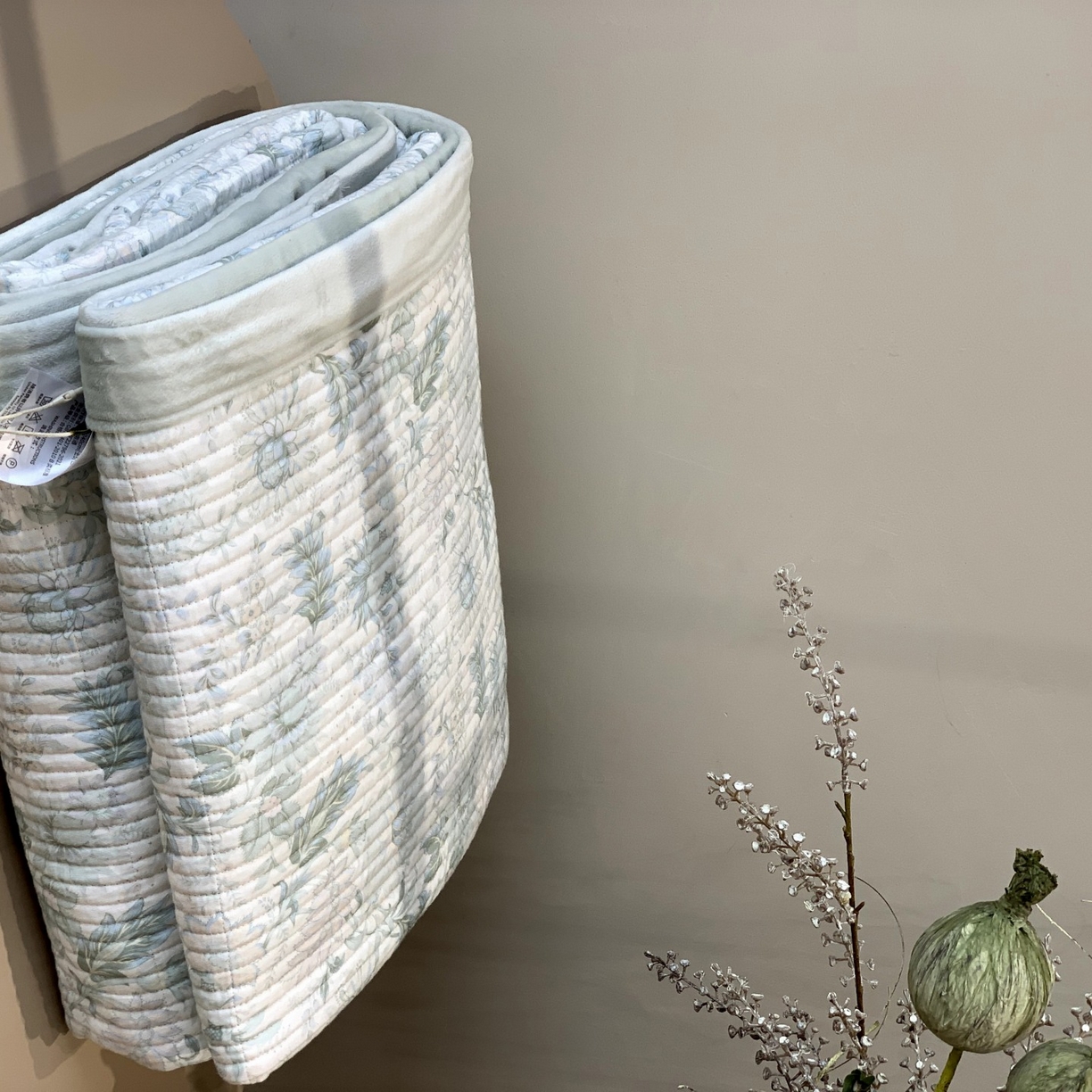 91家纺网 家纺一手货源 找家纺 汇庭 2025秋冬新款纱布绒单品床盖系列 富华绿