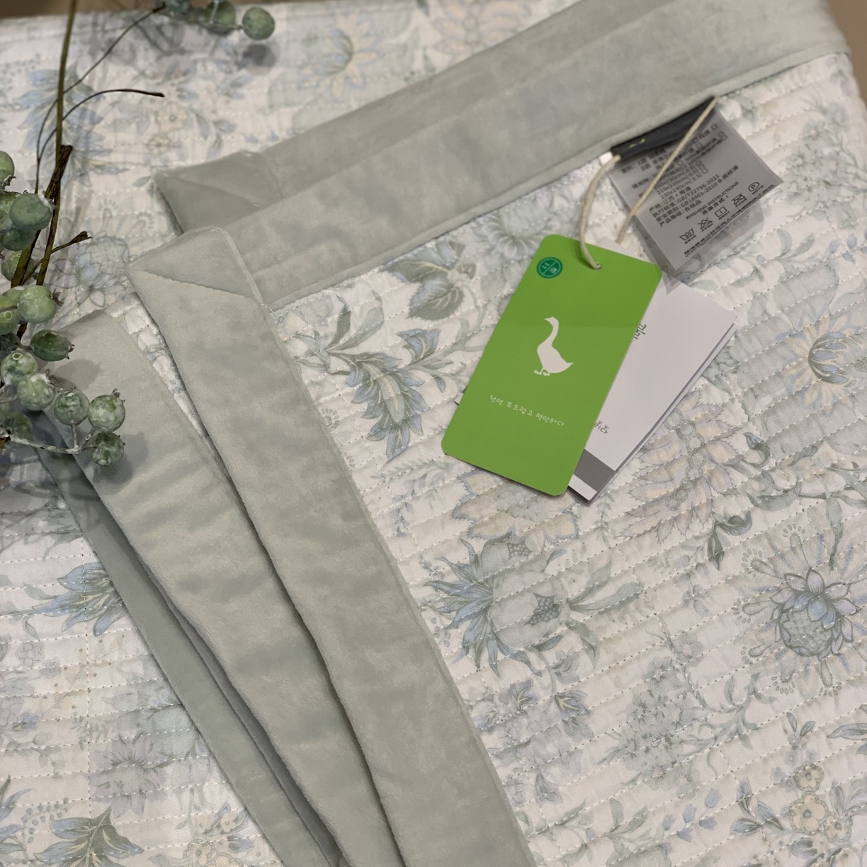 91家纺网 家纺一手货源 找家纺 汇庭 2025秋冬新款纱布绒单品床盖系列 富华绿