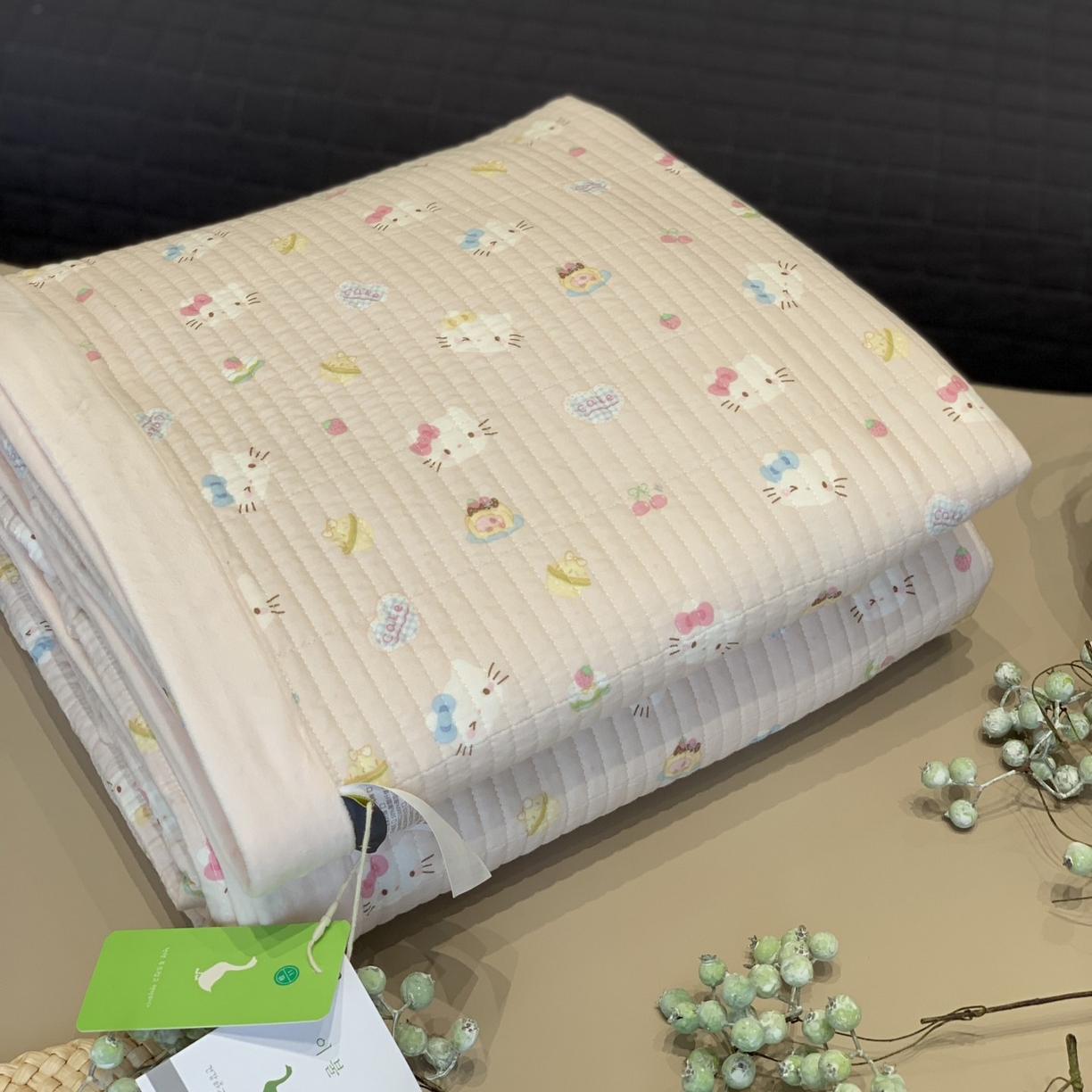 91家纺网 家纺一手货源 找家纺 汇庭 2025秋冬新款纱布绒单品床盖系列 猫猫成员