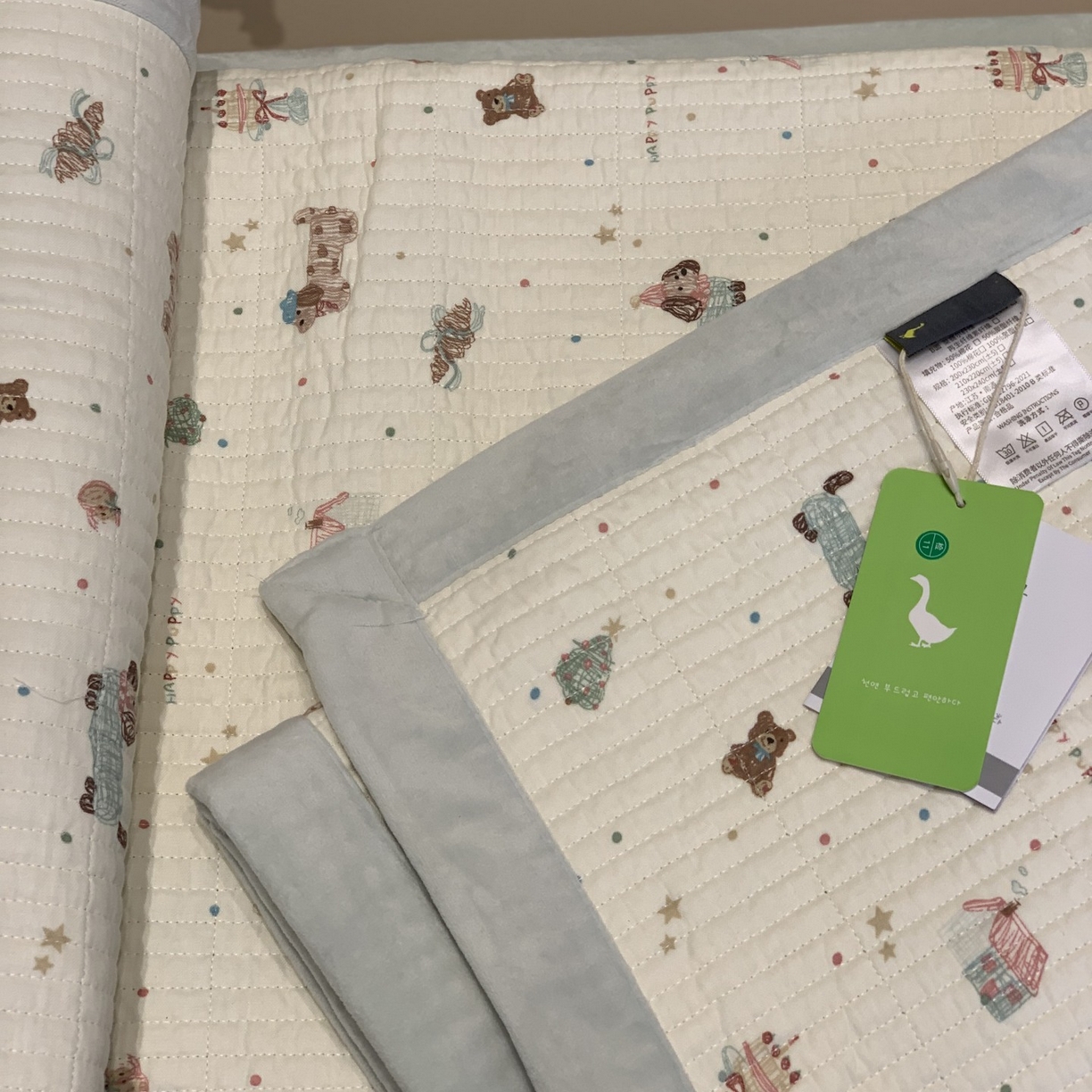 91家纺网 家纺一手货源 找家纺 汇庭 2025秋冬新款纱布绒单品床盖系列 麦当狗