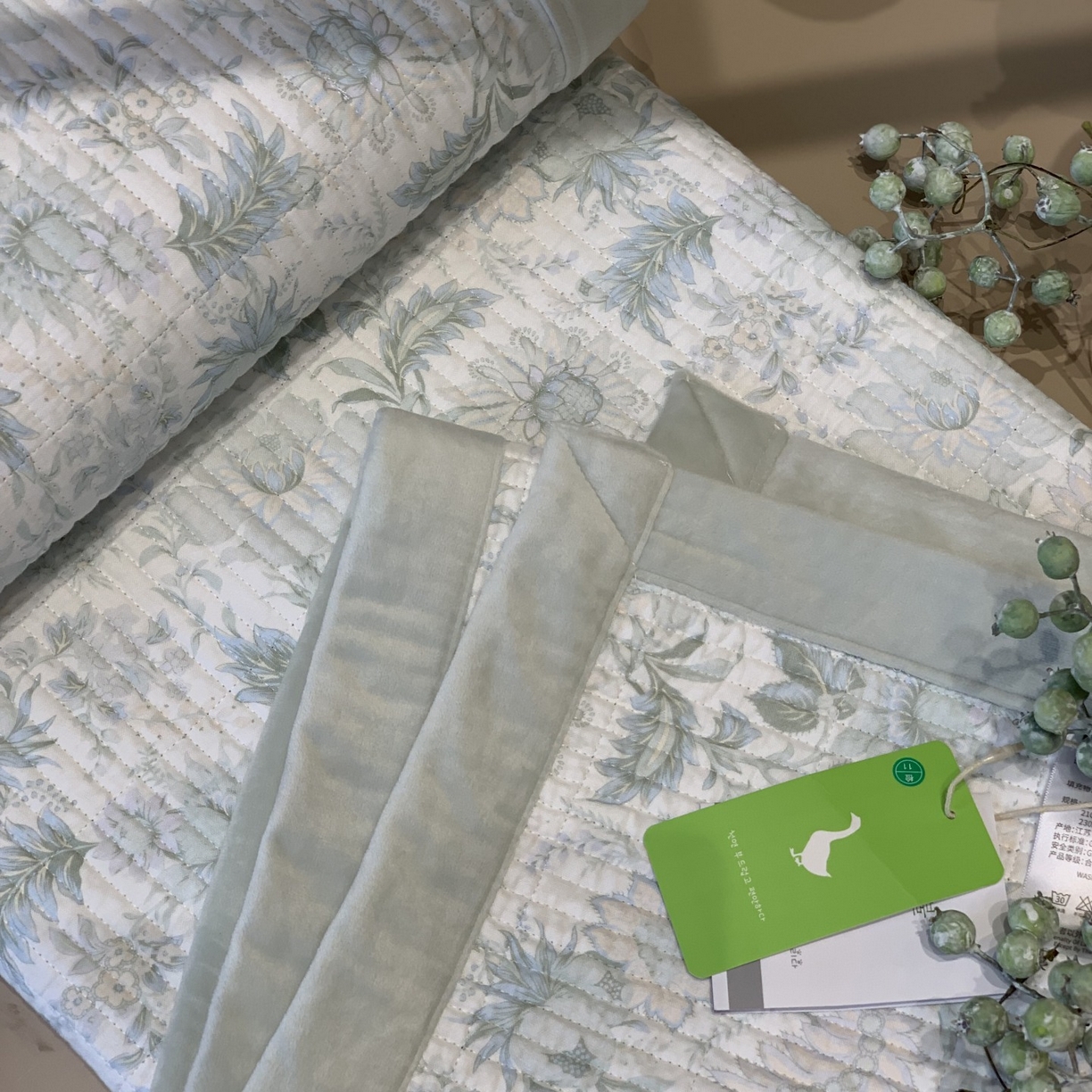 91家纺网 家纺一手货源 找家纺 汇庭 2025秋冬新款纱布绒单品床盖系列 富华绿