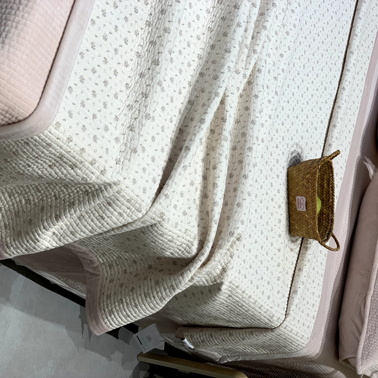 91家纺网 家纺一手货源 找家纺 汇庭 2025秋冬新款纱布绒单品床盖系列 蔓秋粉