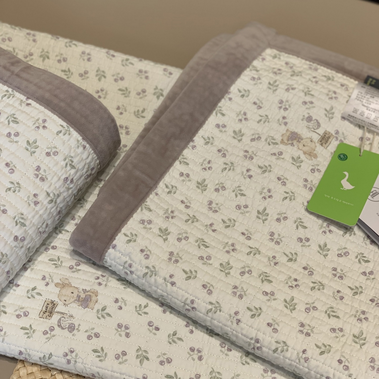 91家纺网 家纺一手货源 找家纺 汇庭 2025秋冬新款纱布绒单品床盖系列 紫西梅