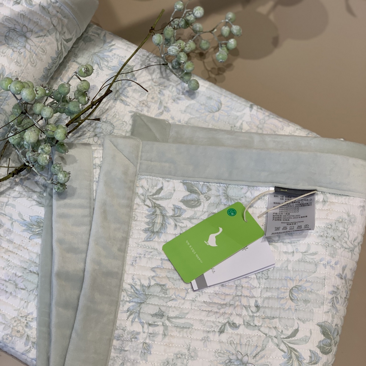 91家纺网 家纺一手货源 找家纺 汇庭 2025秋冬新款纱布绒单品床盖系列 富华绿