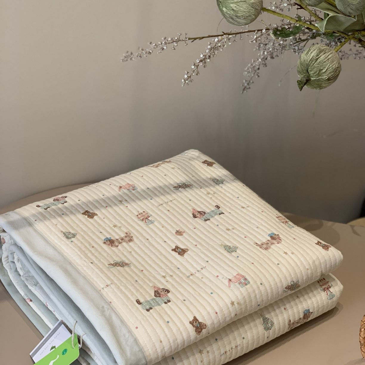 91家纺网 家纺一手货源 找家纺 汇庭 2025秋冬新款纱布绒单品床盖系列 麦当狗