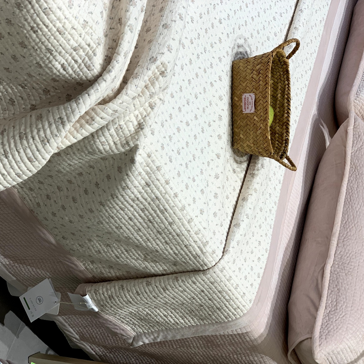 91家纺网 家纺一手货源 找家纺 汇庭 2025秋冬新款纱布绒单品床盖系列 蔓秋粉