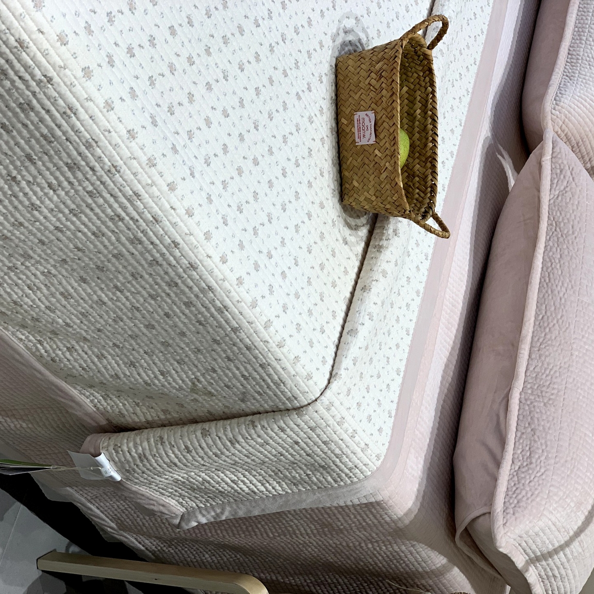 91家纺网 家纺一手货源 找家纺 汇庭 2025秋冬新款纱布绒单品床盖系列 蔓秋粉