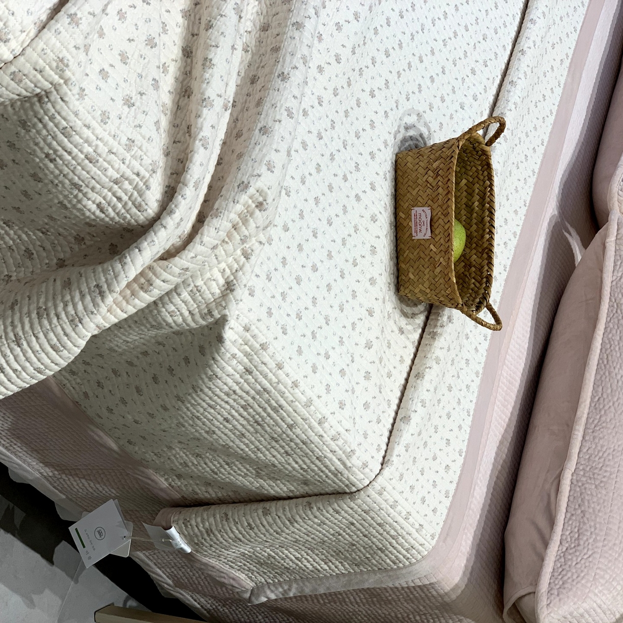 91家纺网 家纺一手货源 找家纺 汇庭 2025秋冬新款纱布绒单品床盖系列 蔓秋粉