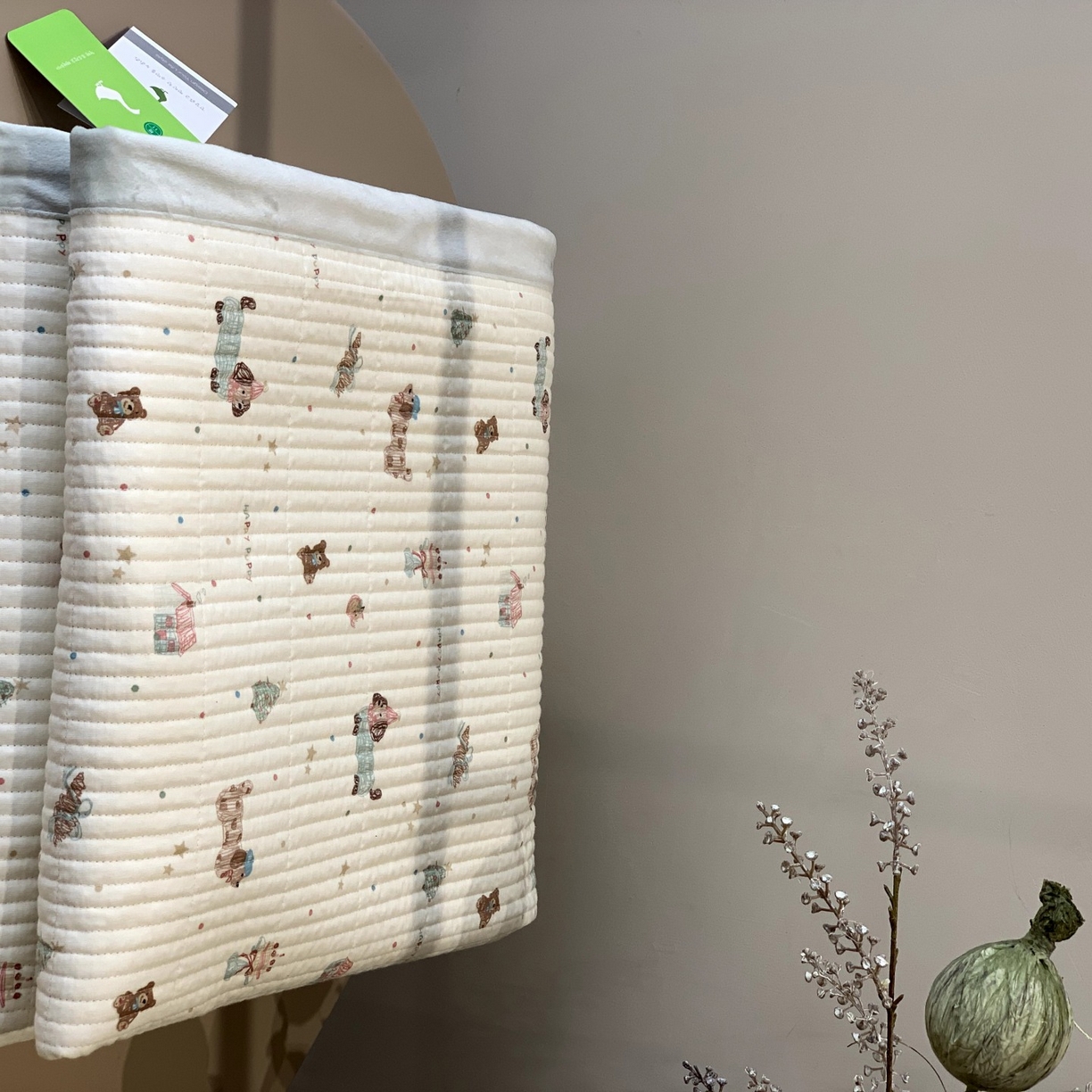 91家纺网 家纺一手货源 找家纺 汇庭 2025秋冬新款纱布绒单品床盖系列 麦当狗