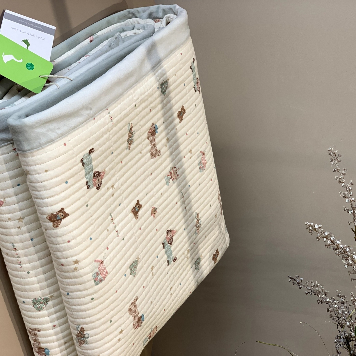 91家纺网 家纺一手货源 找家纺 汇庭 2025秋冬新款纱布绒单品床盖系列 麦当狗