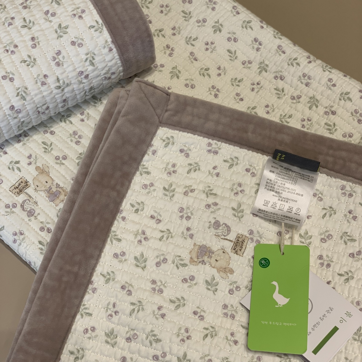 91家纺网 家纺一手货源 找家纺 汇庭 2025秋冬新款纱布绒单品床盖系列 紫西梅