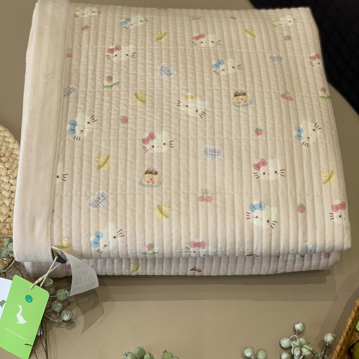 91家纺网 家纺一手货源 找家纺 汇庭 2025秋冬新款纱布绒单品床盖系列 猫猫成员