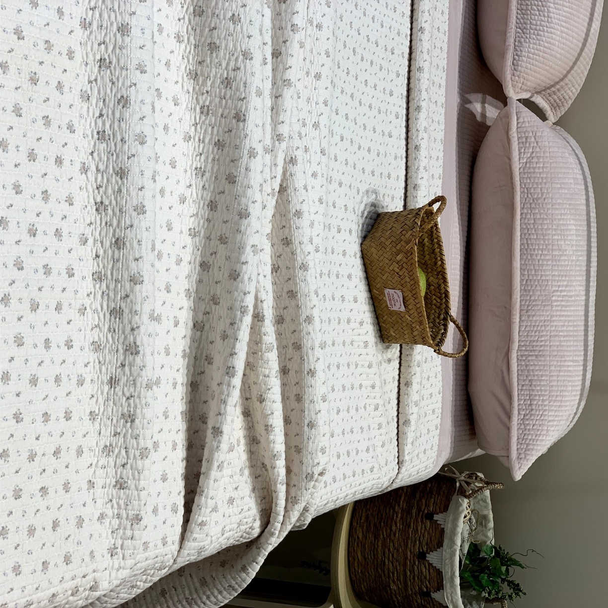 91家纺网 家纺一手货源 找家纺 汇庭 2025秋冬新款纱布绒单品床盖系列 蔓秋粉