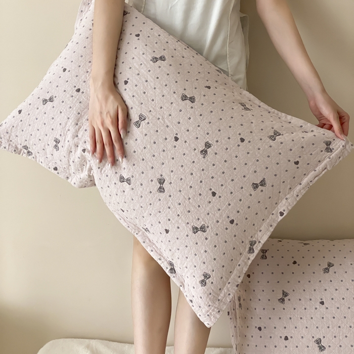 91家纺网 家纺一手货源 找家纺 麻依 2025新款安心棉纱布枕套全棉四层纱布枕套 心心领结