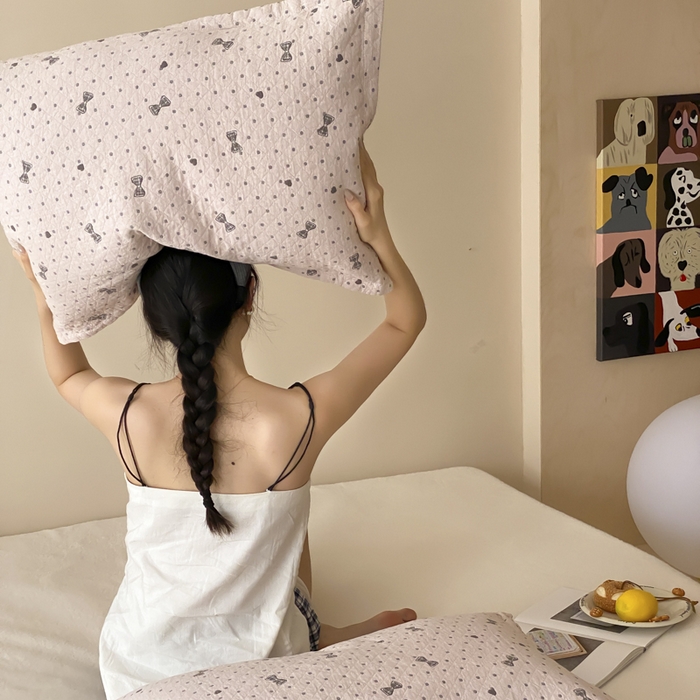 91家纺网 家纺一手货源 找家纺 麻依 2025新款安心棉纱布枕套全棉四层纱布枕套 心心领结