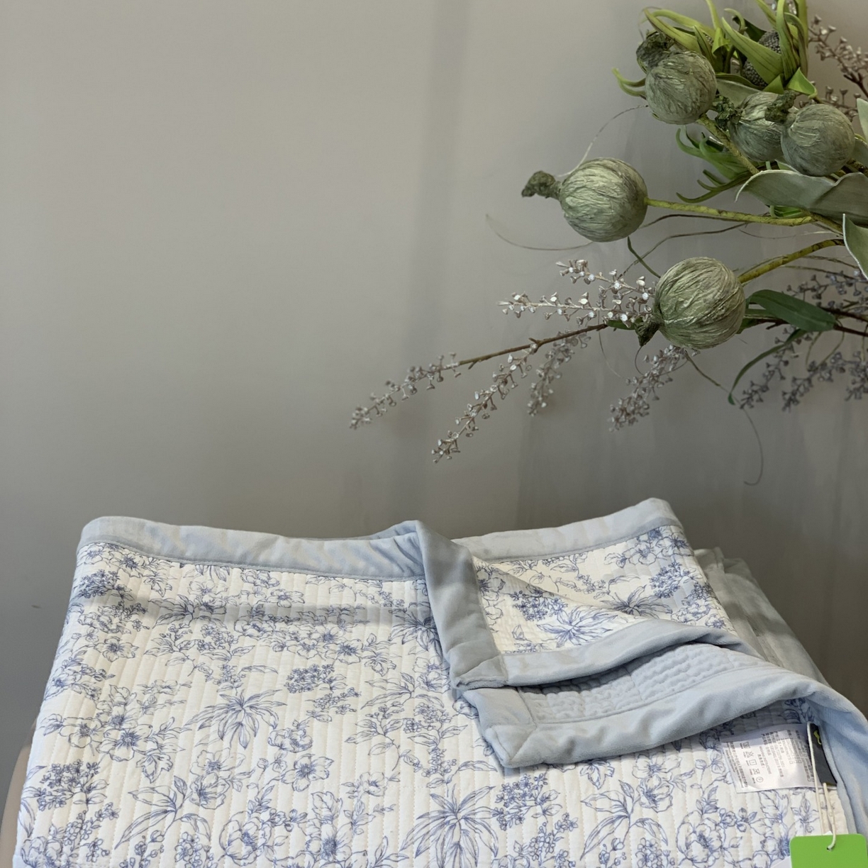 91家纺网 家纺一手货源 找家纺 汇庭 2025秋冬新款纱布绒单品床盖系列 富华蓝