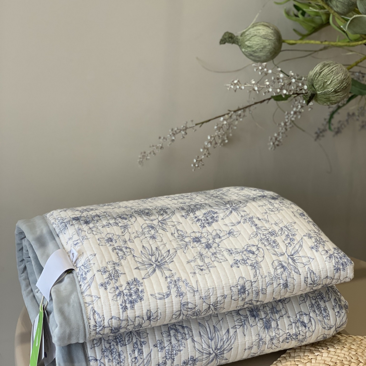 91家纺网 家纺一手货源 找家纺 汇庭 2025秋冬新款纱布绒单品床盖系列 富华蓝