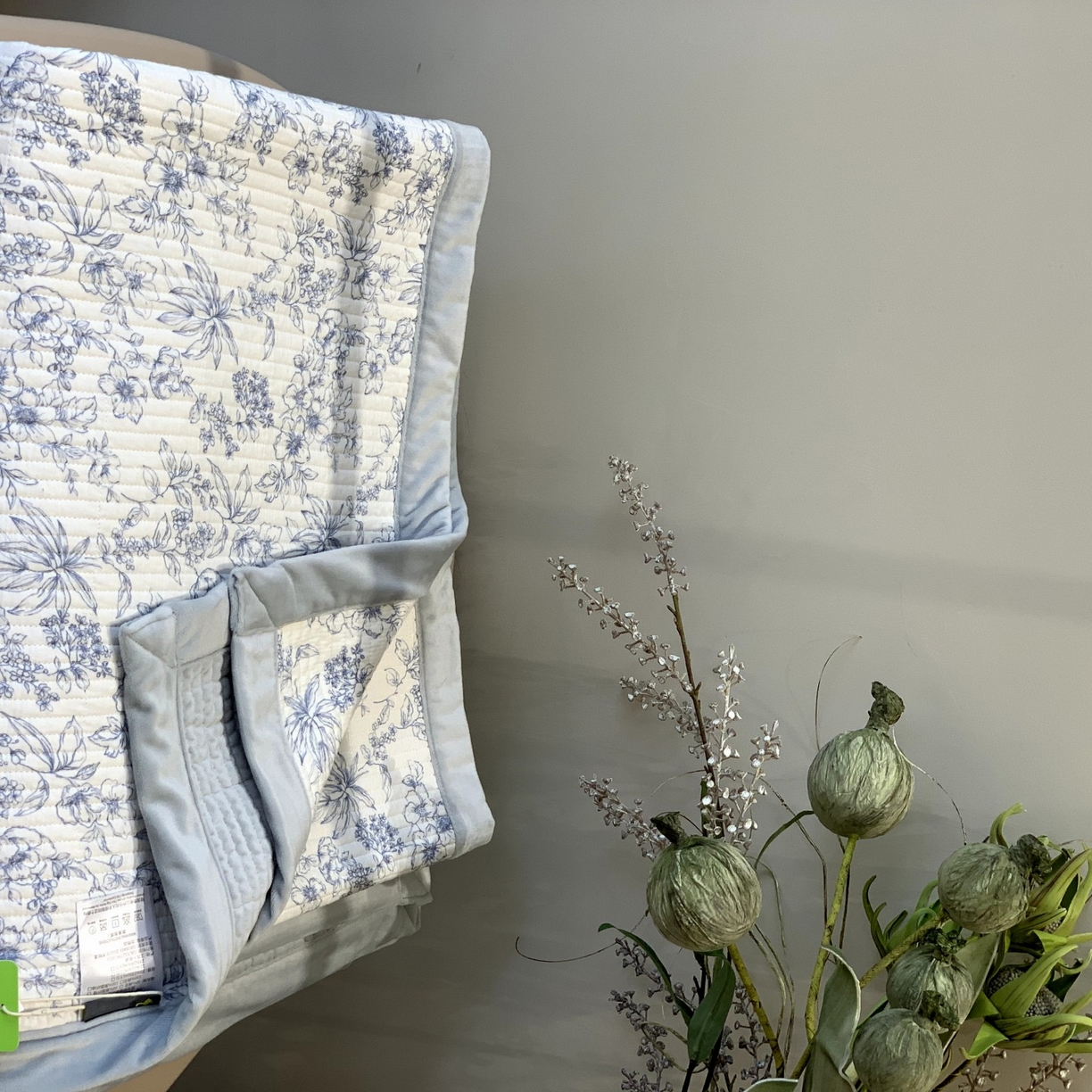 91家纺网 家纺一手货源 找家纺 汇庭 2025秋冬新款纱布绒单品床盖系列 富华蓝