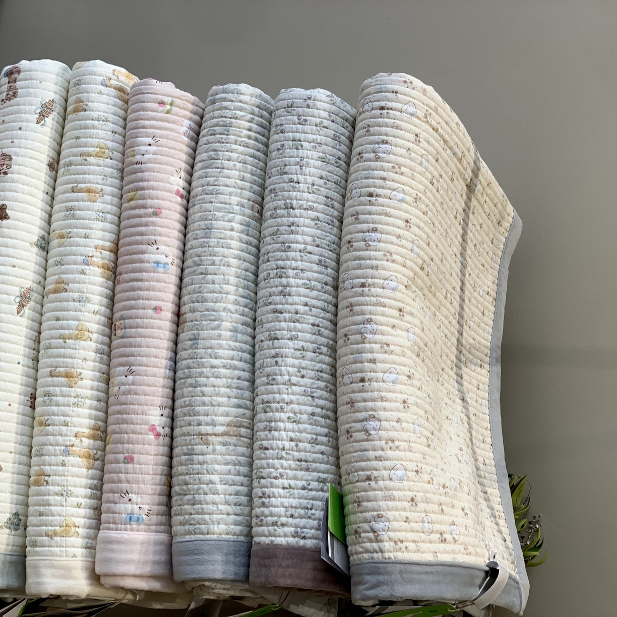 91家纺网 家纺一手货源 找家纺 汇庭 2025秋冬新款纱布绒单品床盖系列 组合