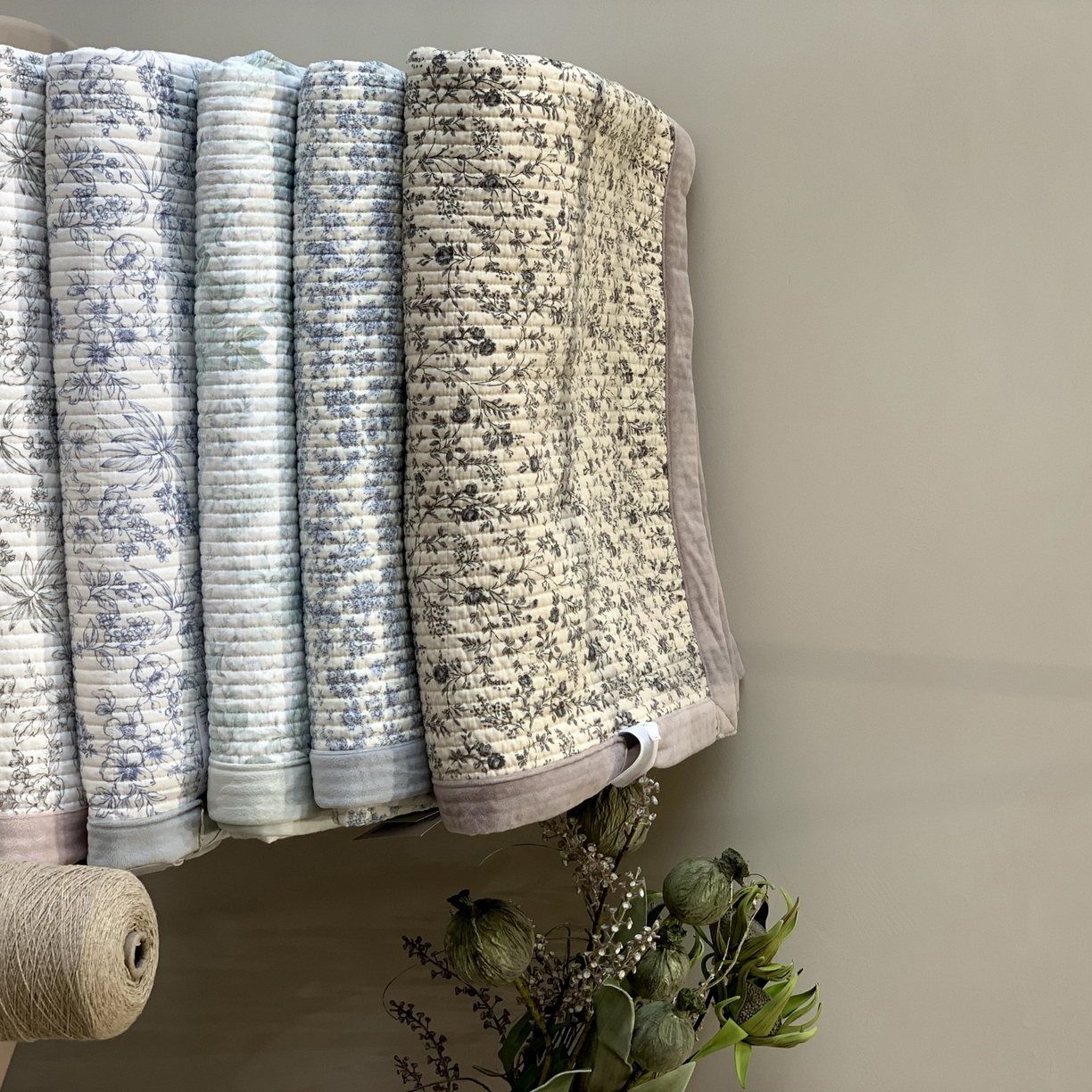 91家纺网 家纺一手货源 找家纺 汇庭 2025秋冬新款纱布绒单品床盖系列 组合