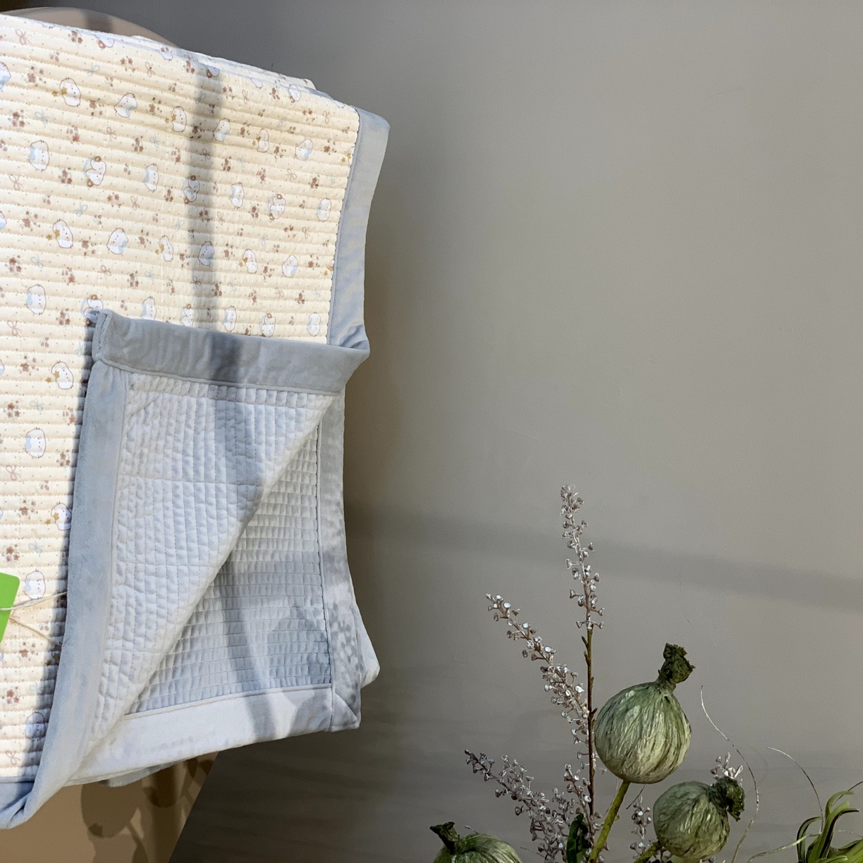 91家纺网 家纺一手货源 找家纺 汇庭 2025秋冬新款纱布绒单品床盖系列 奶糕