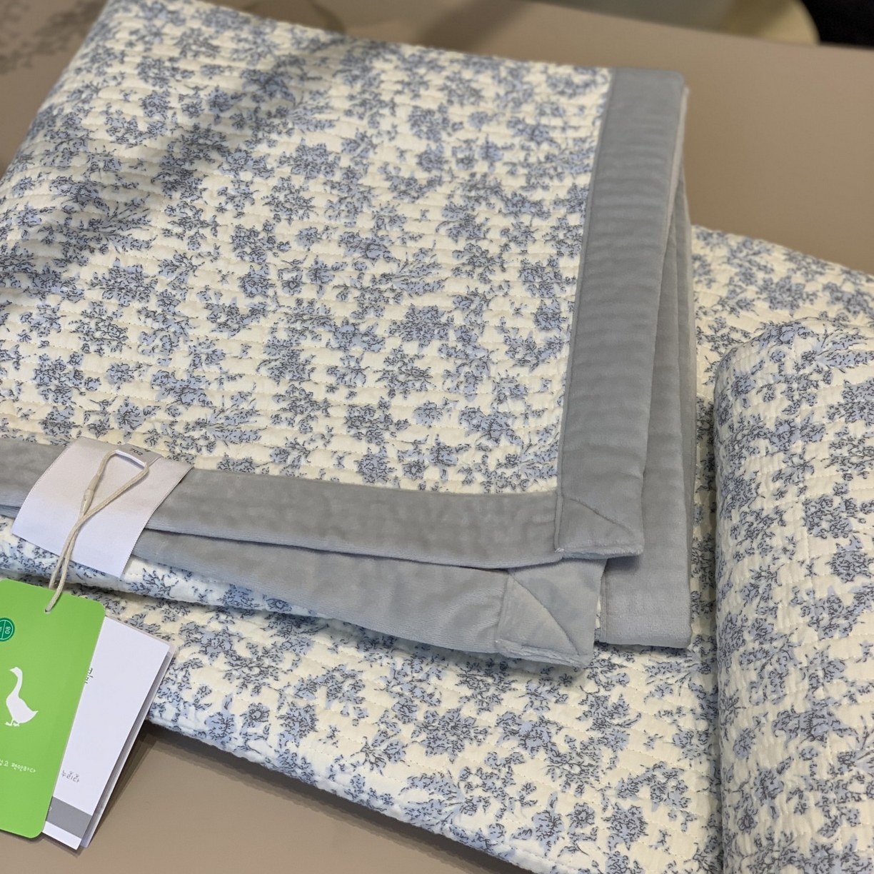 91家纺网 家纺一手货源 找家纺 汇庭 2025秋冬新款纱布绒单品床盖系列 珍妮蓝