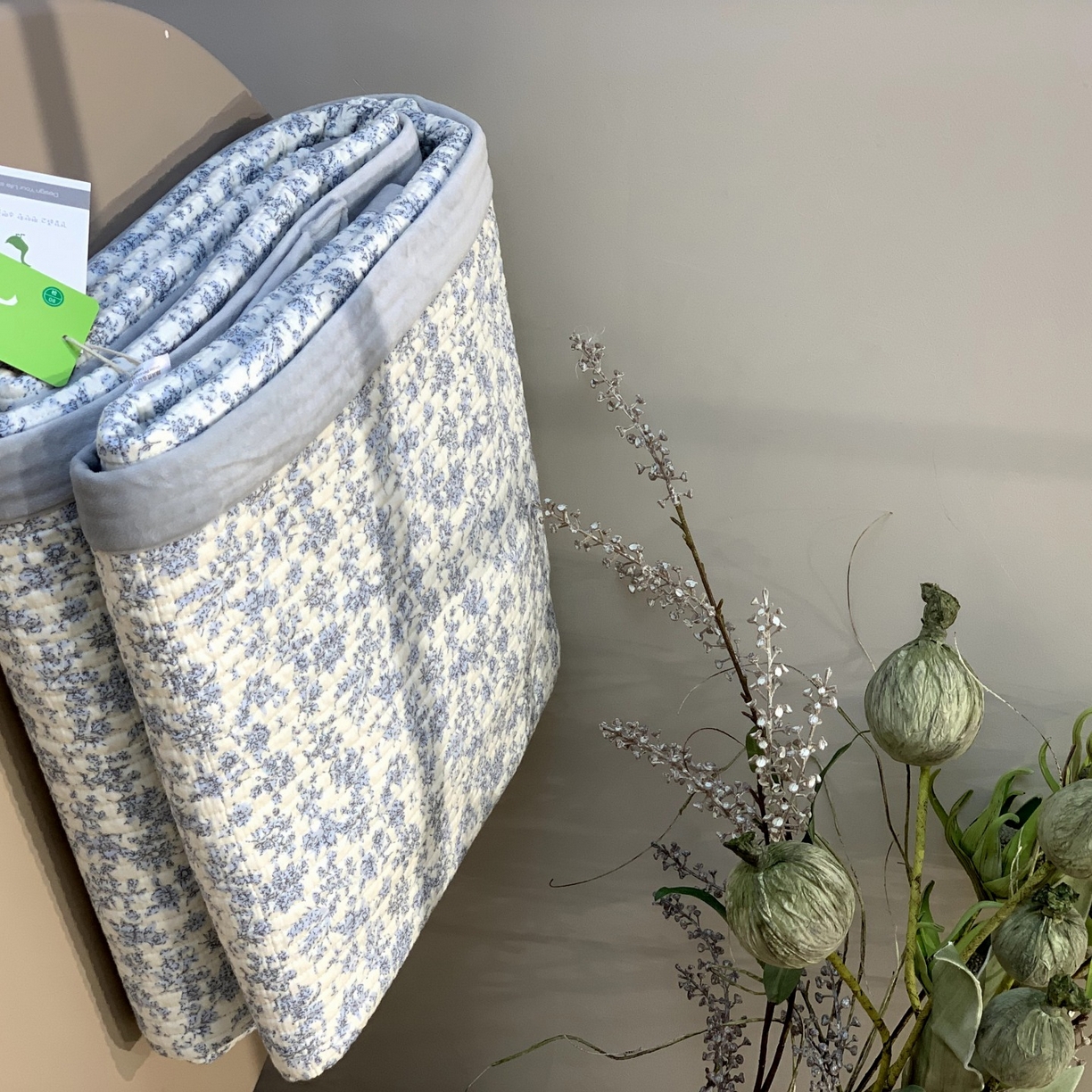 91家纺网 家纺一手货源 找家纺 汇庭 2025秋冬新款纱布绒单品床盖系列 珍妮蓝