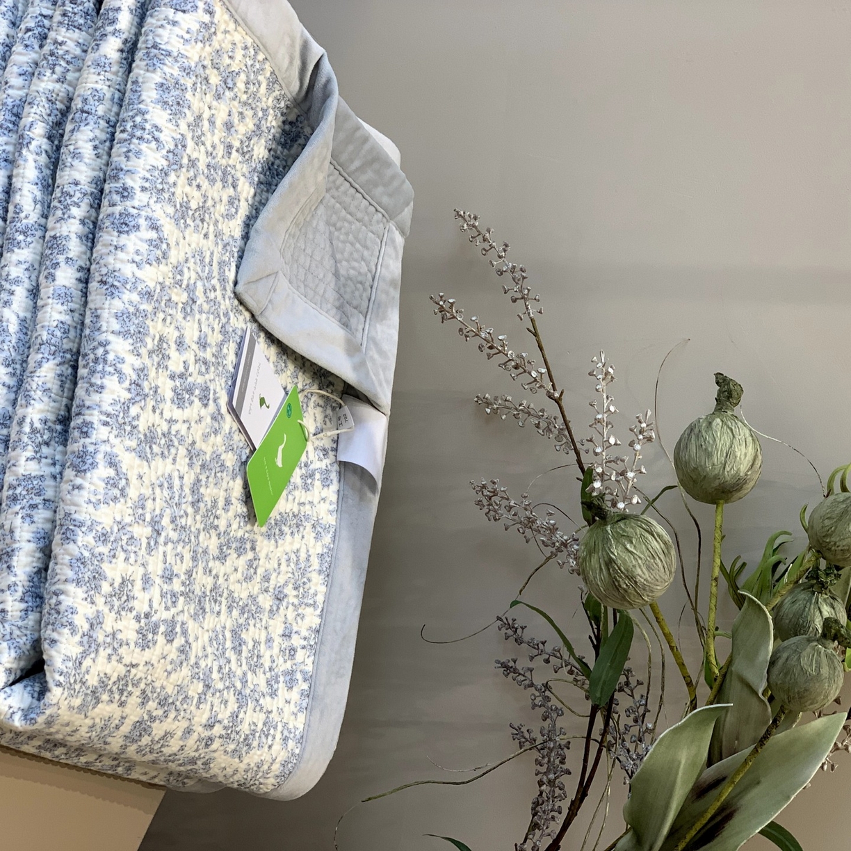 91家纺网 家纺一手货源 找家纺 汇庭 2025秋冬新款纱布绒单品床盖系列 珍妮蓝