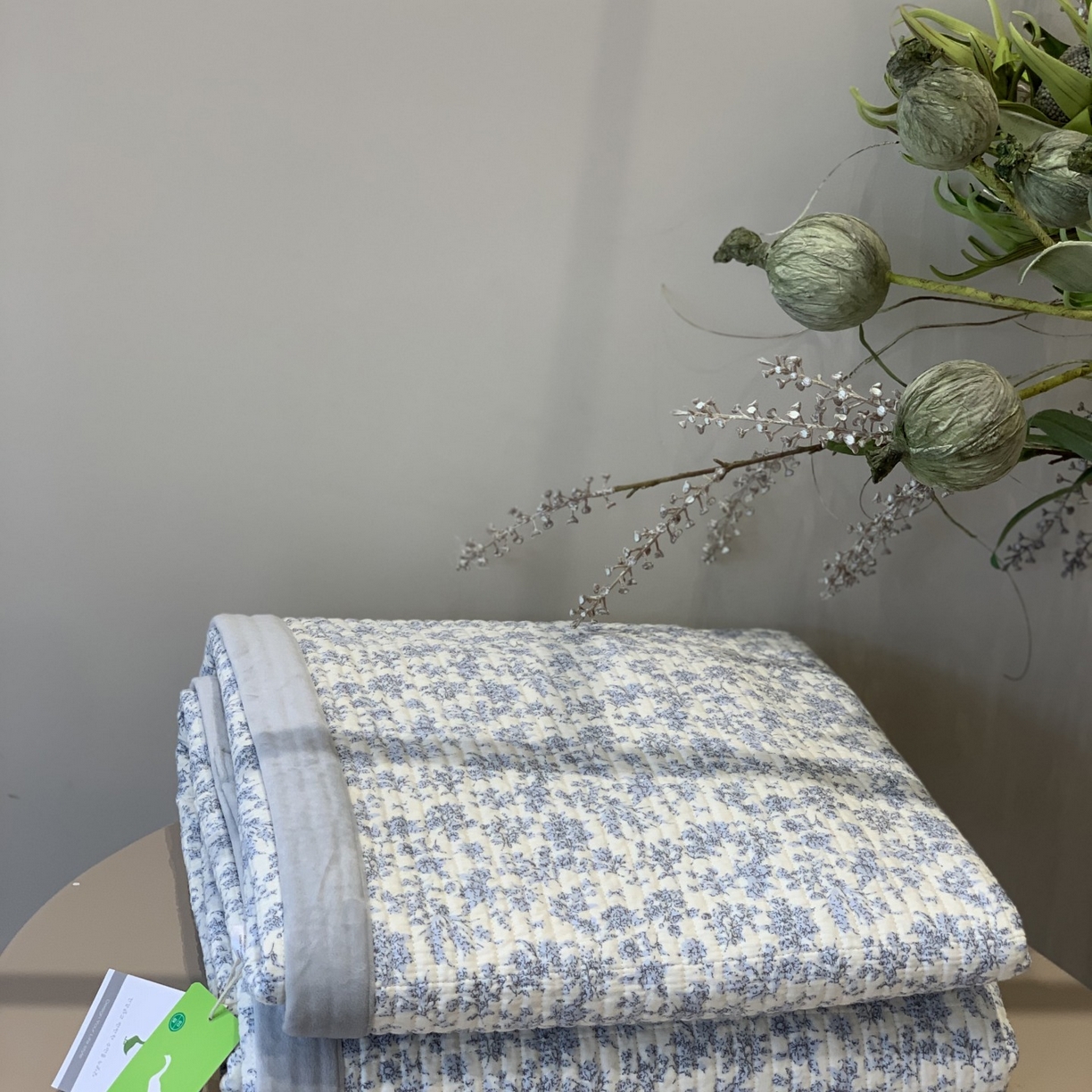 91家纺网 家纺一手货源 找家纺 汇庭 2025秋冬新款纱布绒单品床盖系列 珍妮蓝