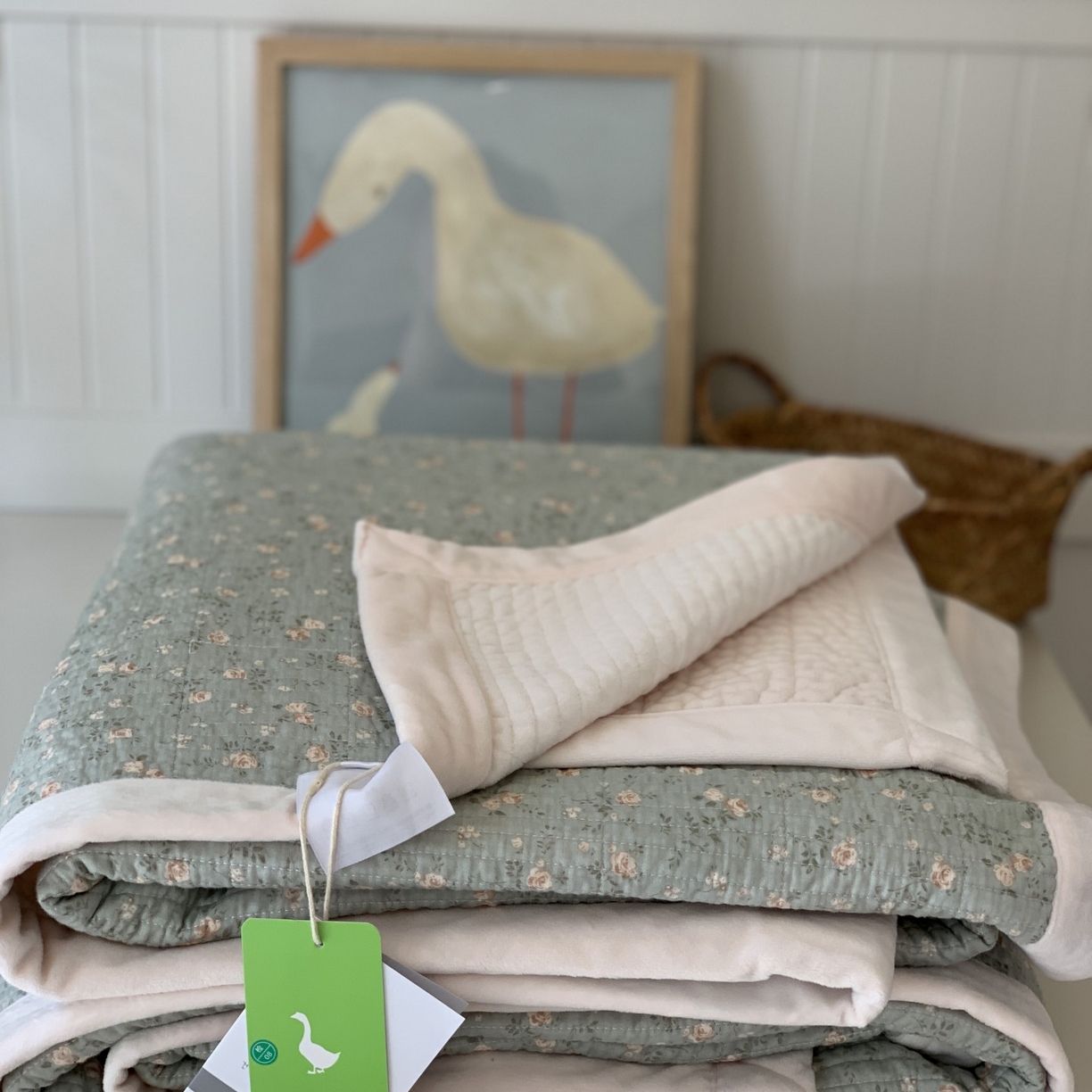 91家纺网 家纺一手货源 找家纺 汇庭 2025秋冬新款纱布绒单品床盖系列 蔓秋绿