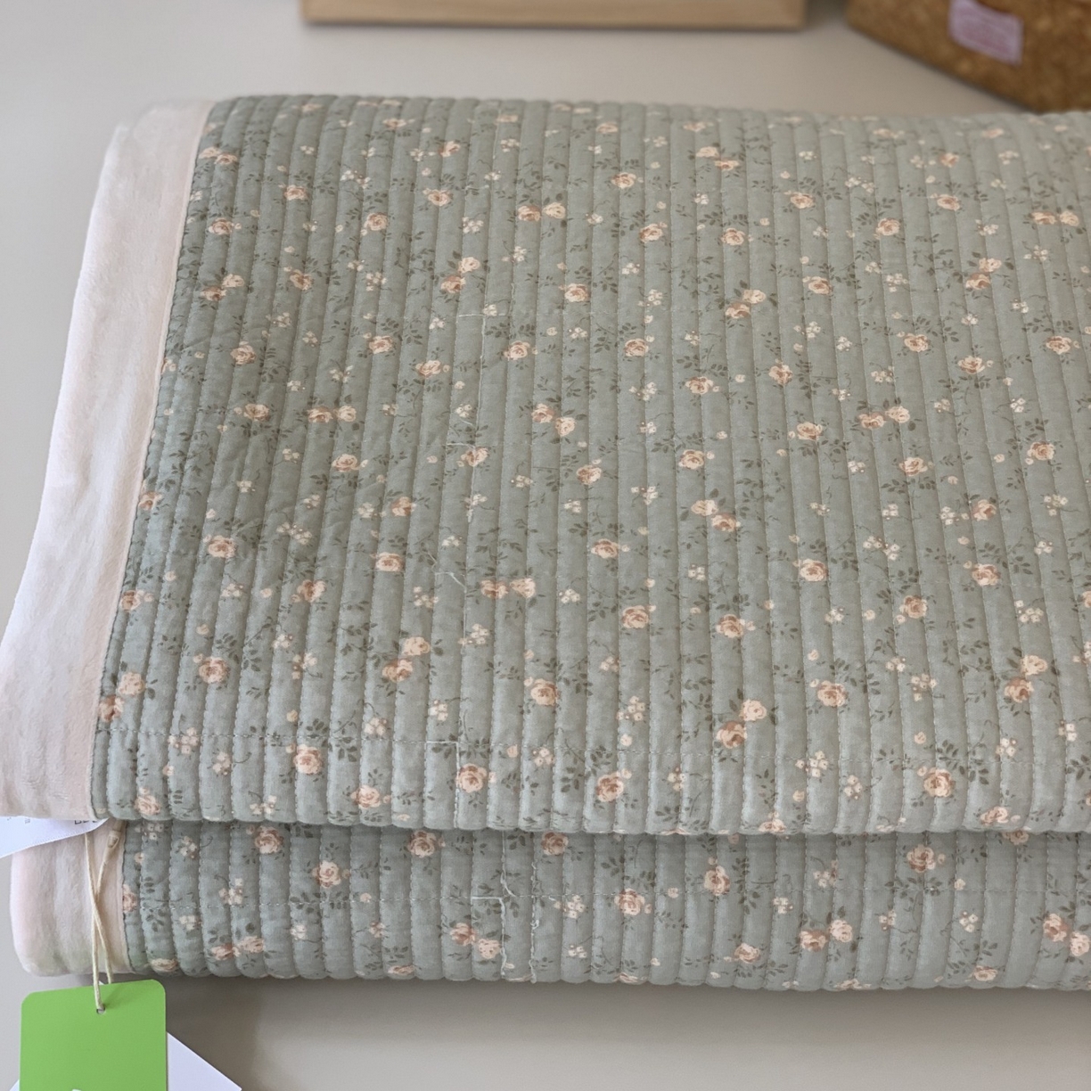 91家纺网 家纺一手货源 找家纺 汇庭 2025秋冬新款纱布绒单品床盖系列 蔓秋绿