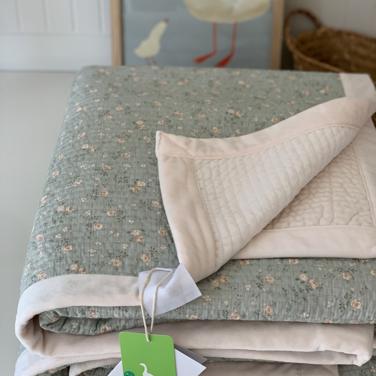 91家纺网 家纺一手货源 找家纺 汇庭 2025秋冬新款纱布绒单品床盖系列 蔓秋绿