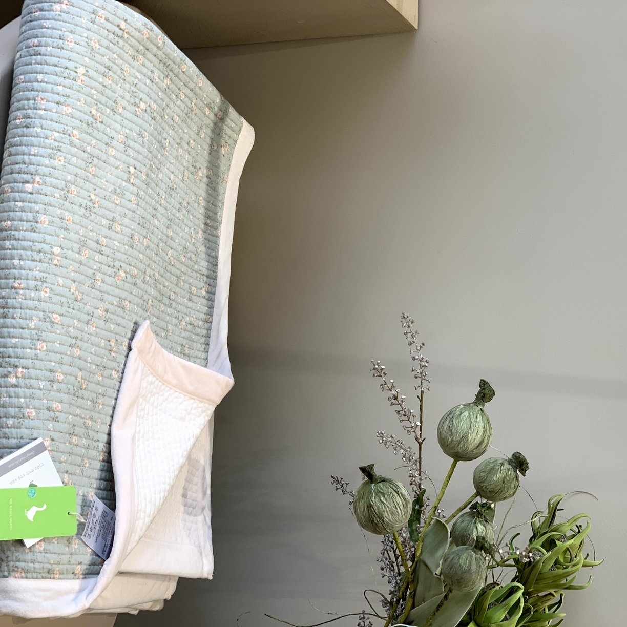 91家纺网 家纺一手货源 找家纺 汇庭 2025秋冬新款纱布绒单品床盖系列 蔓秋绿