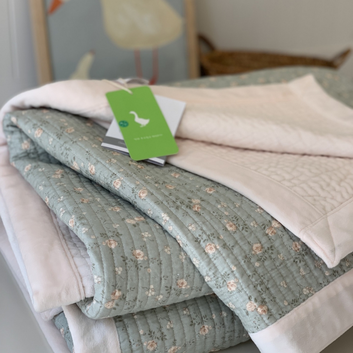 91家纺网 家纺一手货源 找家纺 汇庭 2025秋冬新款纱布绒单品床盖系列 蔓秋绿