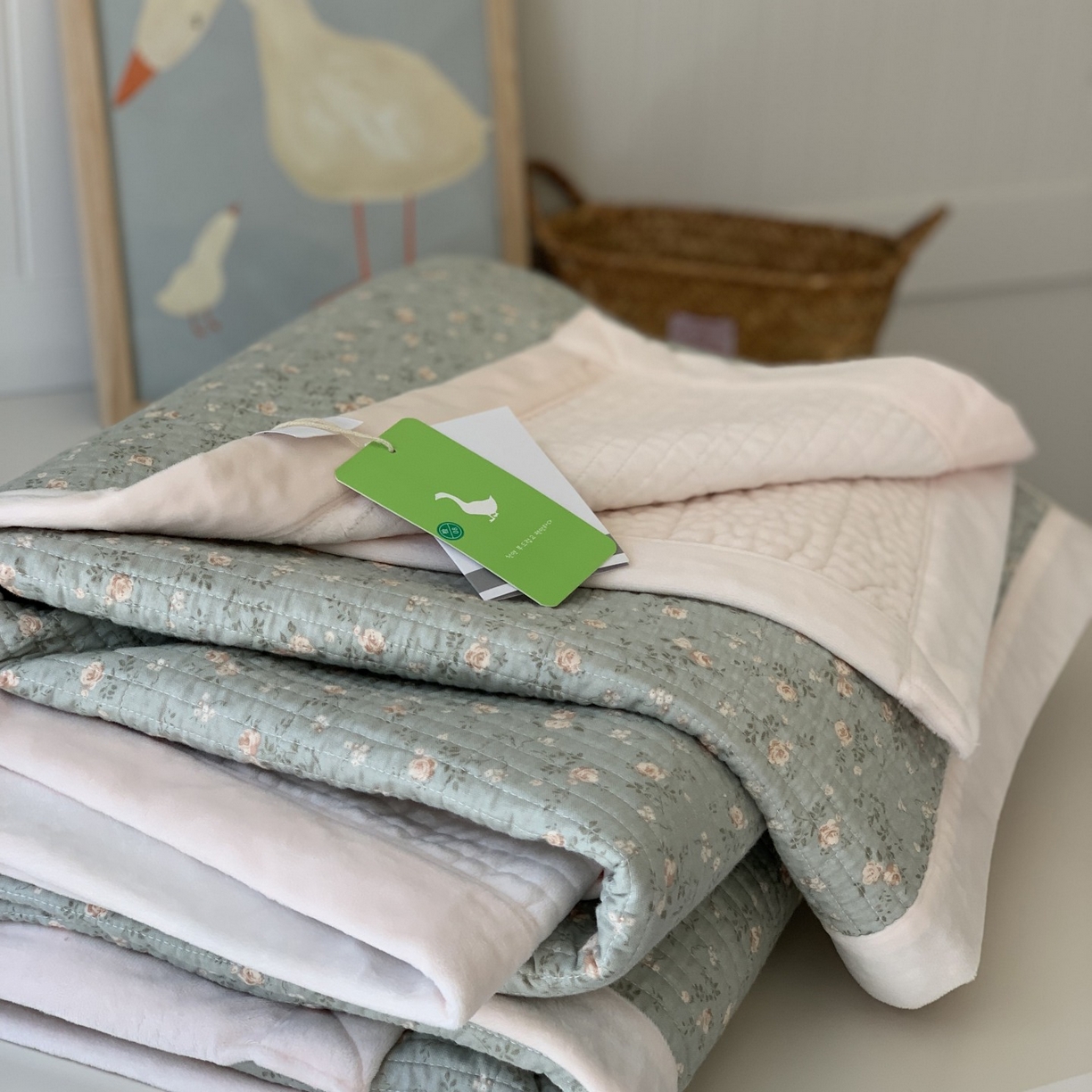 91家纺网 家纺一手货源 找家纺 汇庭 2025秋冬新款纱布绒单品床盖系列 蔓秋绿