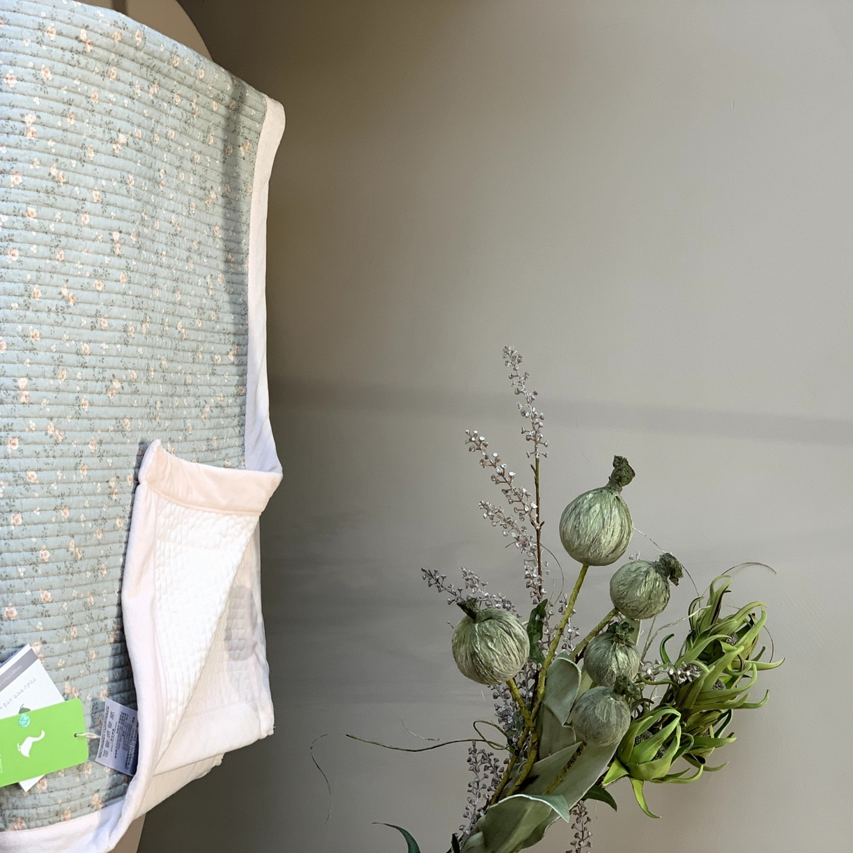 91家纺网 家纺一手货源 找家纺 汇庭 2025秋冬新款纱布绒单品床盖系列 蔓秋绿