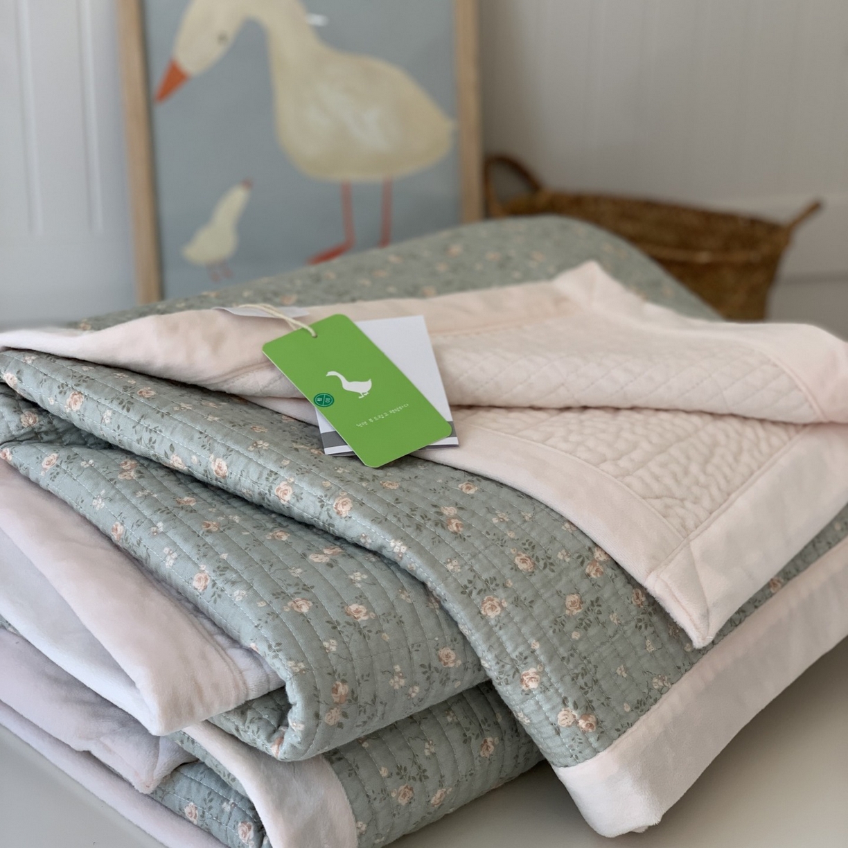 91家纺网 家纺一手货源 找家纺 汇庭 2025秋冬新款纱布绒单品床盖系列 蔓秋绿