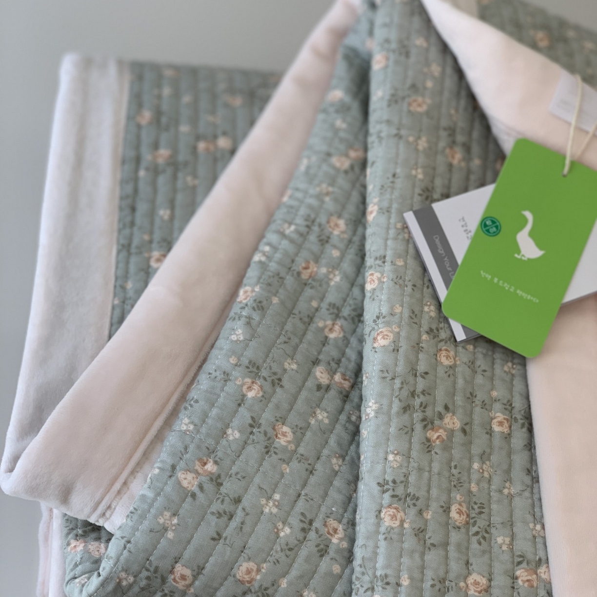 91家纺网 家纺一手货源 找家纺 汇庭 2025秋冬新款纱布绒单品床盖系列 蔓秋绿