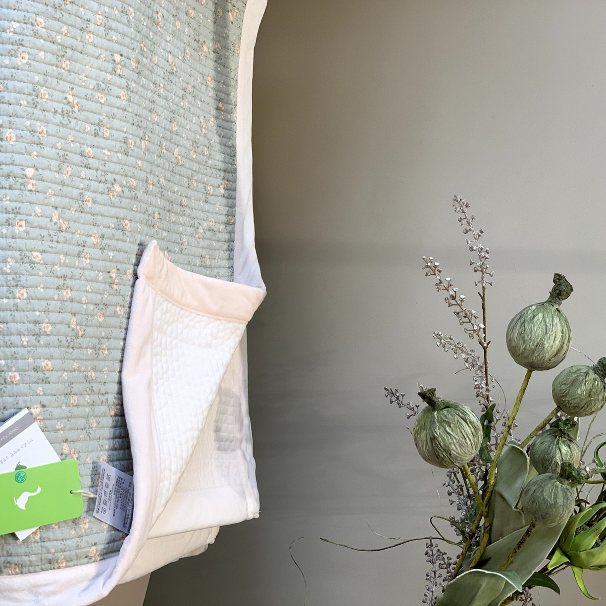 91家纺网 家纺一手货源 找家纺 汇庭 2025秋冬新款纱布绒单品床盖系列 蔓秋绿