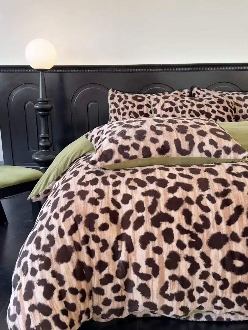 91家纺网 家纺一手货源 找家纺 （总）梵克保罗 2025秋冬新款直播热款高克重兔毛绒牛奶绒印花四件套床笠款