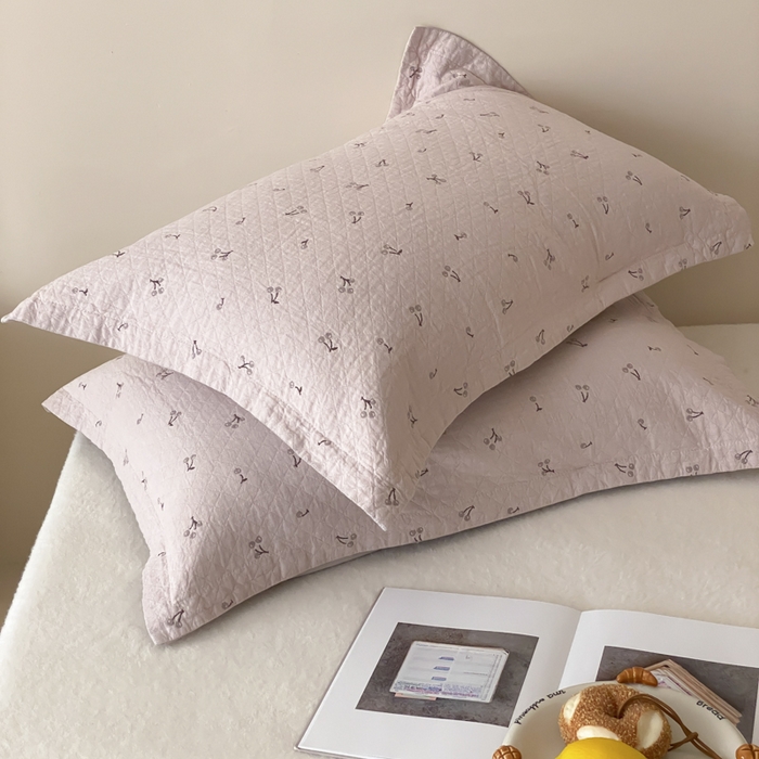 91家纺网 家纺一手货源 找家纺 麻依 2025新款安心棉纱布枕套全棉四层纱布枕套 欣欣樱桃