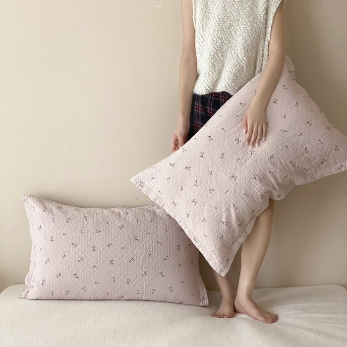 91家纺网 家纺一手货源 找家纺 麻依 2025新款安心棉纱布枕套全棉四层纱布枕套 欣欣樱桃