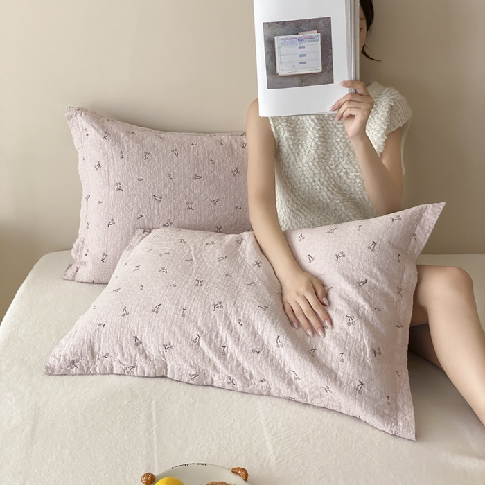 91家纺网 家纺一手货源 找家纺 麻依 2025新款安心棉纱布枕套全棉四层纱布枕套 欣欣樱桃